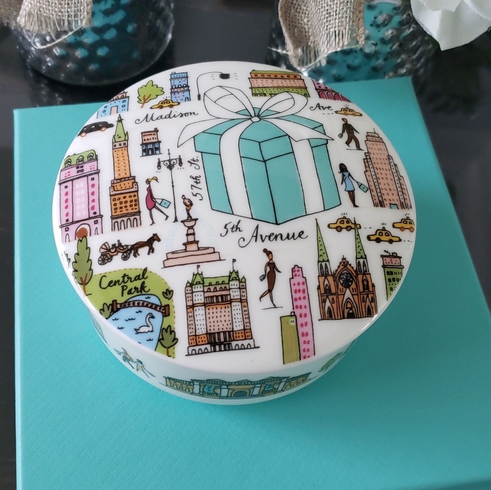 Porcelain Jewelry/Trinket box